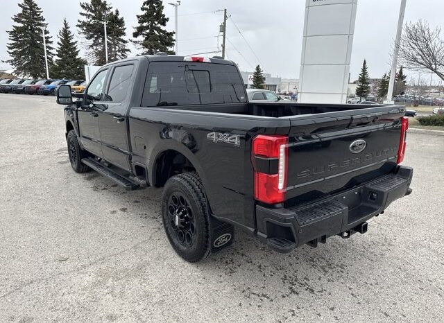 
								New 2026 Ford Super Duty F-350 SRW LARIAT full									