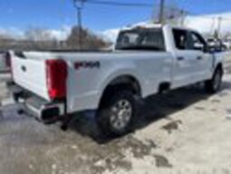 
										Used 2023 Ford Super Duty F-350 SRW XLT 4WD full									