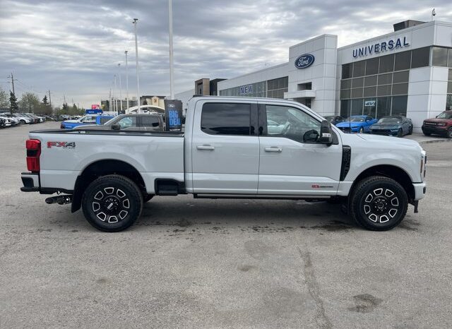
								New 2026 Ford Super Duty F-350 SRW Platinum full									
