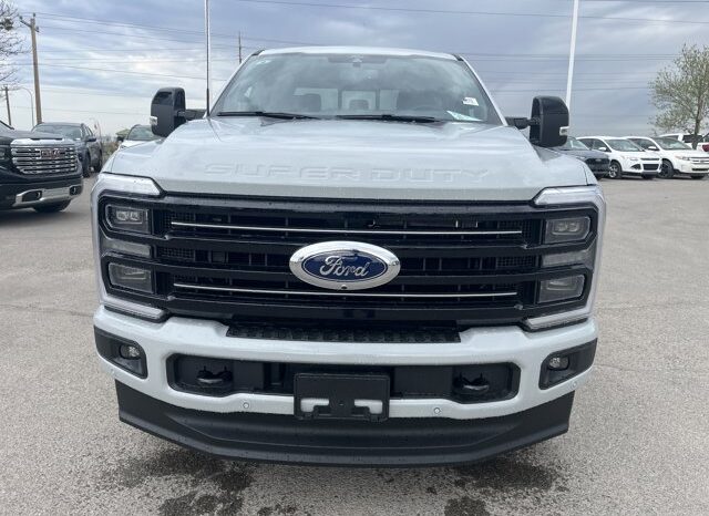 
								New 2026 Ford Super Duty F-350 SRW Platinum full									