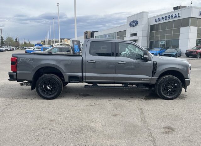 
								New 2026 Ford Super Duty F-350 SRW LARIAT full									
